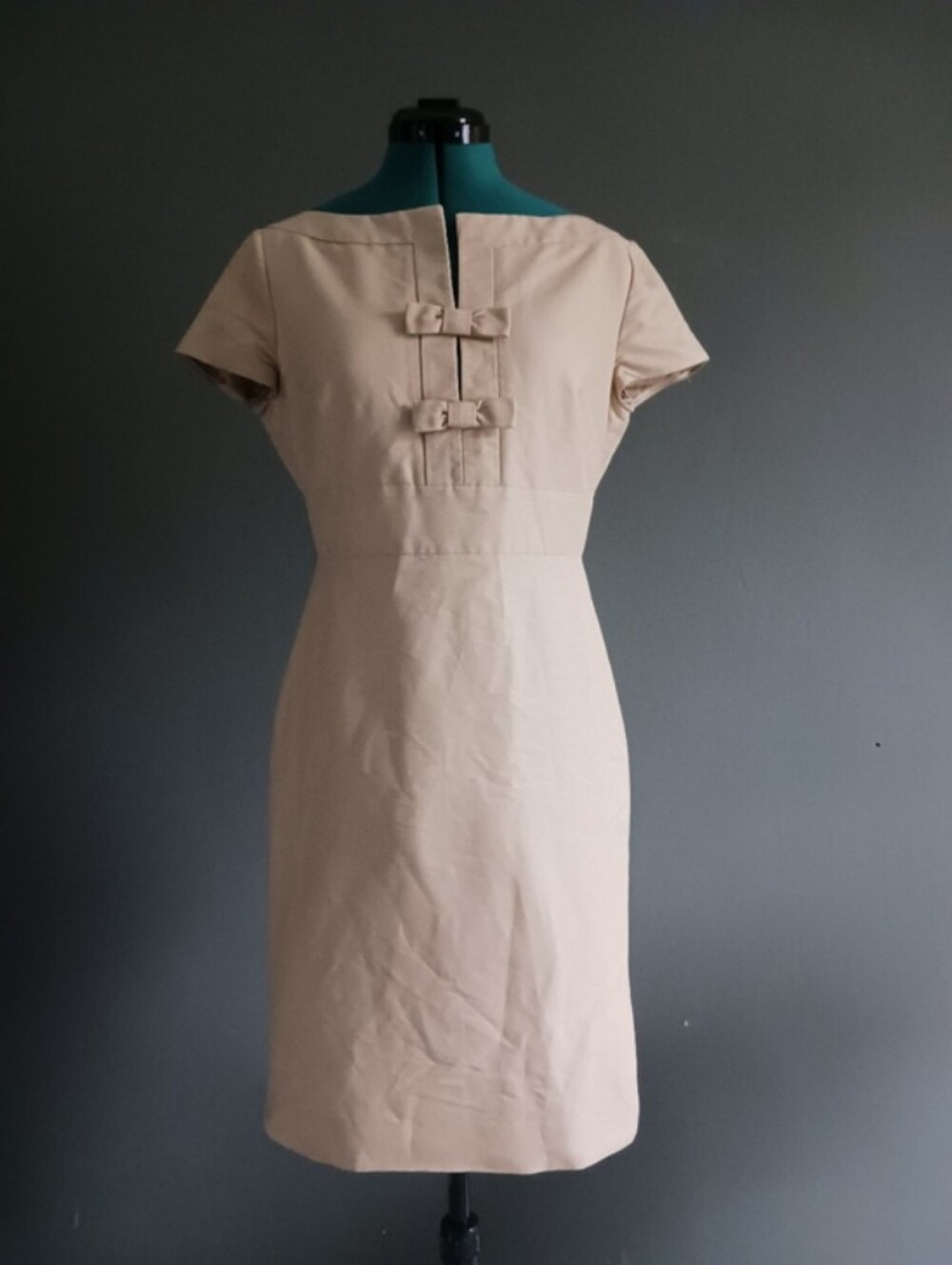 Valentino Classic Cream Sheath Dress with Bow Detail Size 6
